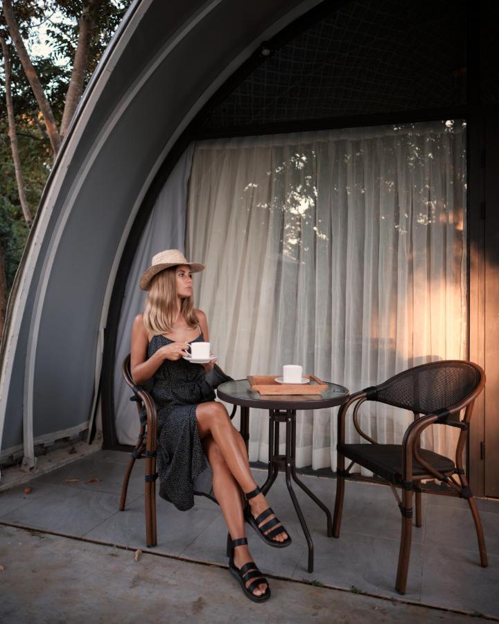 Nivadoo Resort Sigiriya Exterior photo A woman drinking coffee