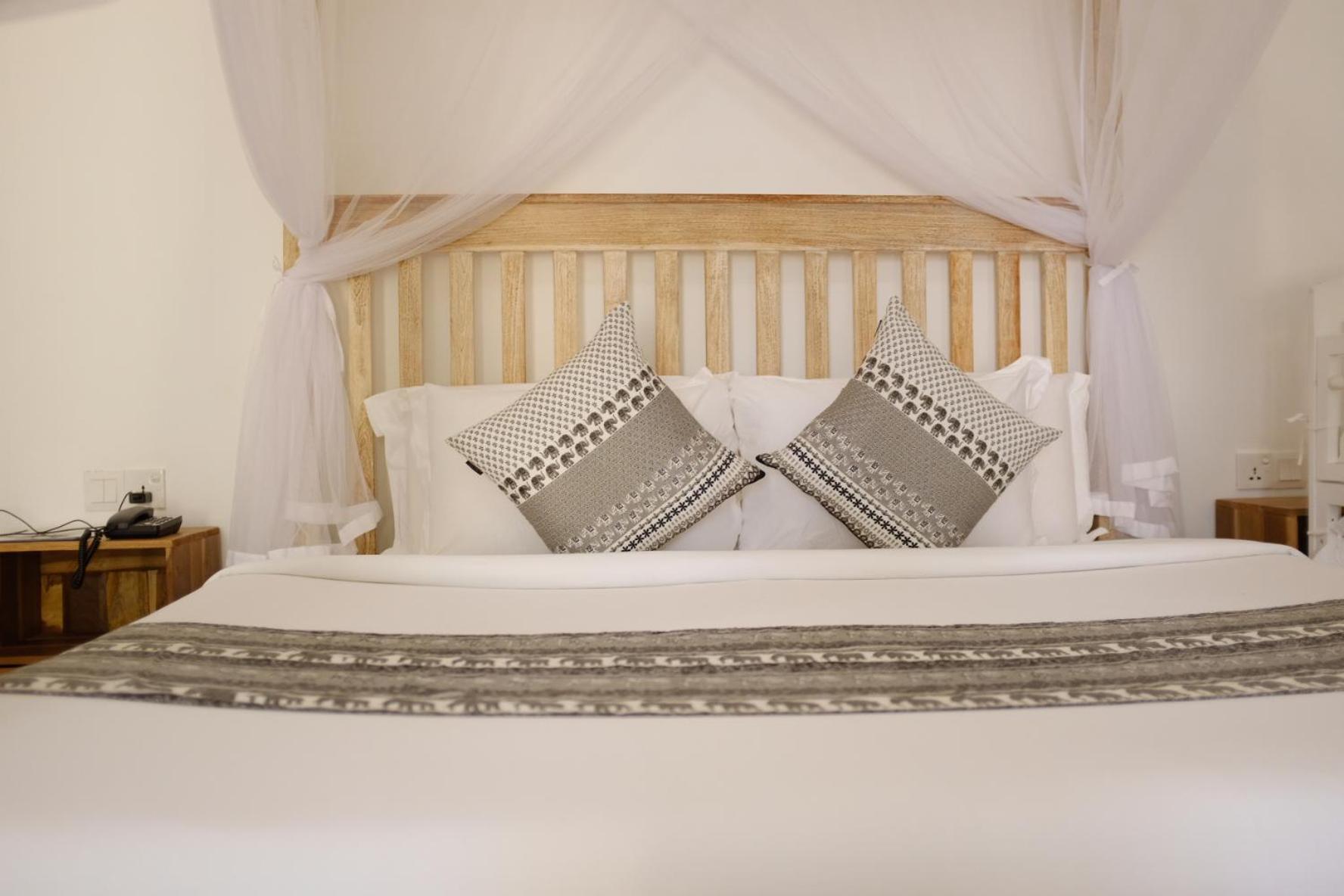 Nivadoo Resort Sigiriya Room photo A bed with a mosquito net